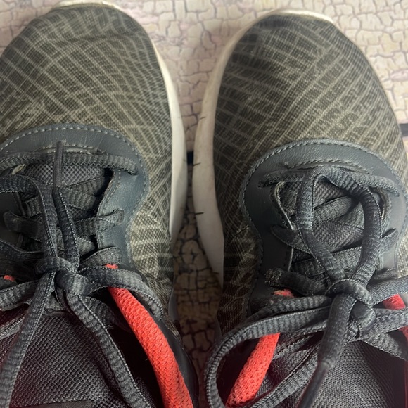 3️⃣/$15! Nikes - Picture 7 of 8